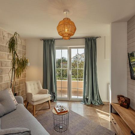 Stylish Mini-House With Garden & Beach Bijela Εξωτερικό φωτογραφία