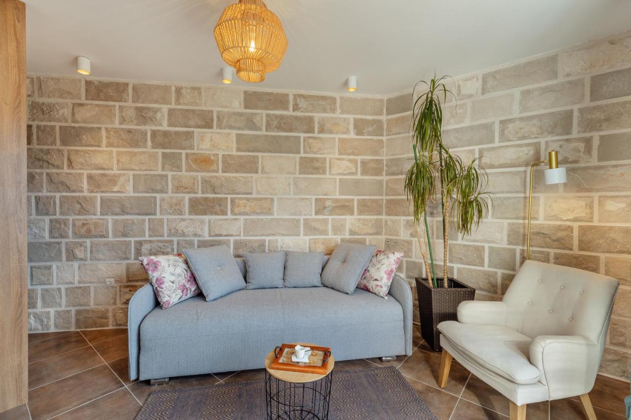 Stylish Mini-House With Garden & Beach Bijela Εξωτερικό φωτογραφία