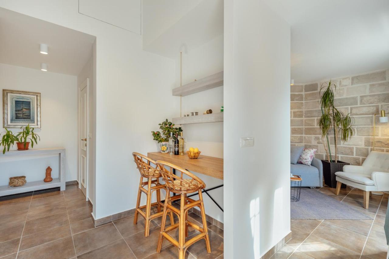 Stylish Mini-House With Garden & Beach Bijela Εξωτερικό φωτογραφία