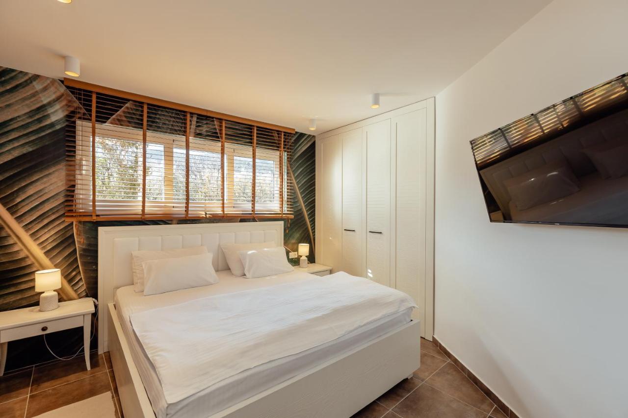 Stylish Mini-House With Garden & Beach Bijela Εξωτερικό φωτογραφία