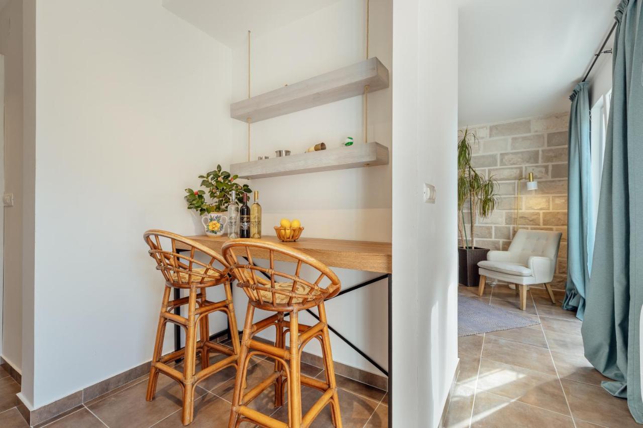 Stylish Mini-House With Garden & Beach Bijela Εξωτερικό φωτογραφία