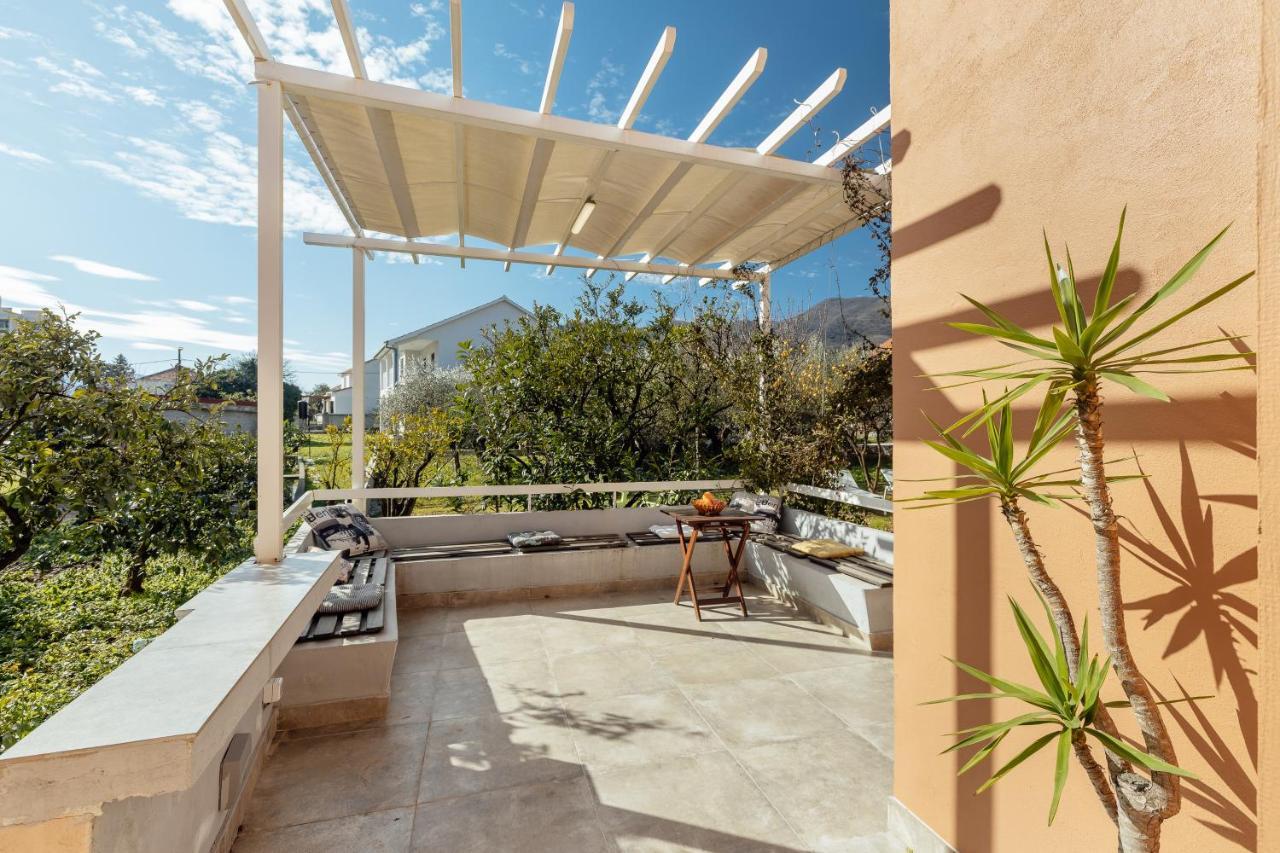 Stylish Mini-House With Garden & Beach Bijela Εξωτερικό φωτογραφία
