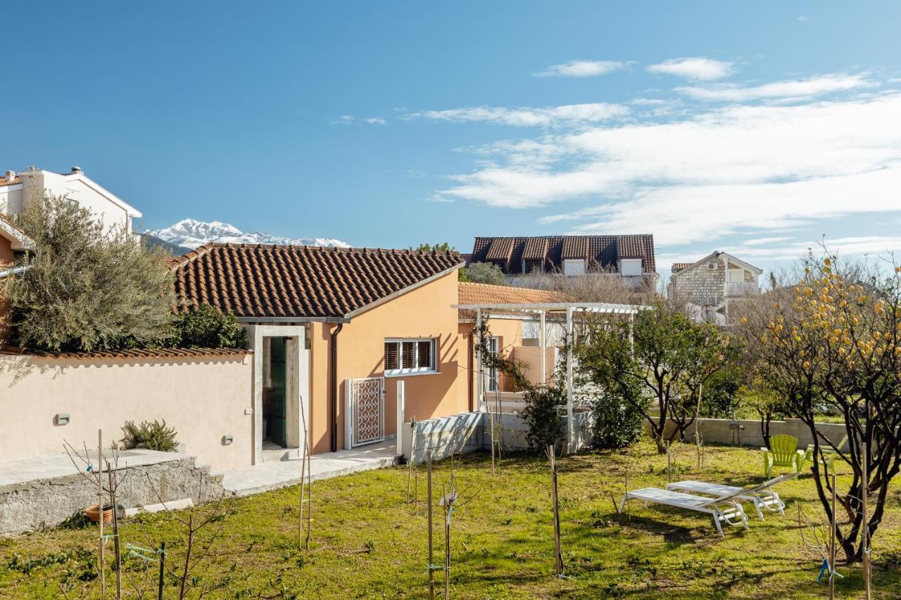 Stylish Mini-House With Garden & Beach Bijela Εξωτερικό φωτογραφία