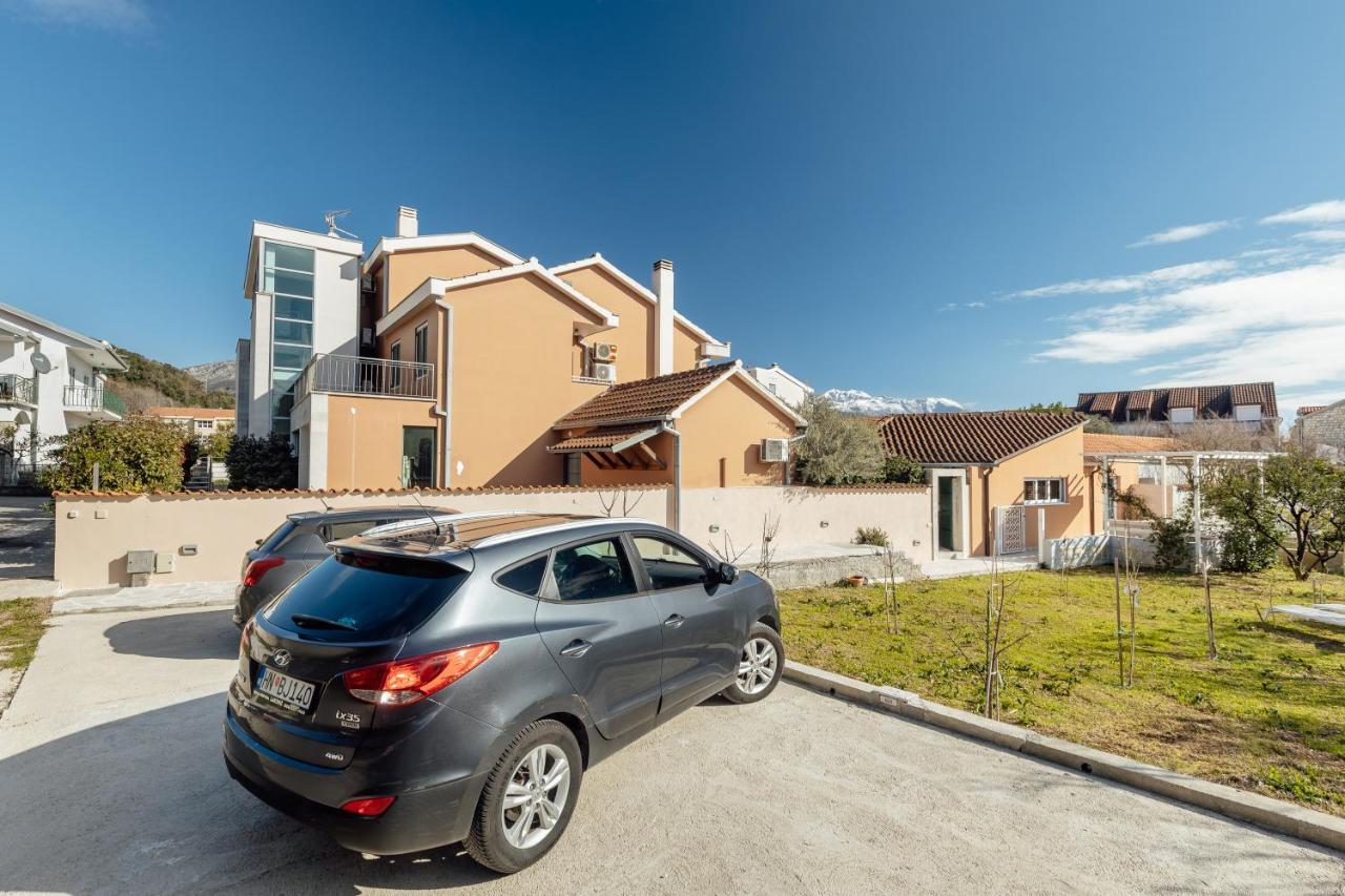 Stylish Mini-House With Garden & Beach Bijela Εξωτερικό φωτογραφία