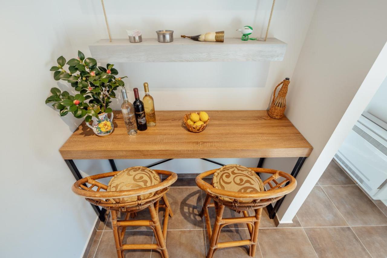Stylish Mini-House With Garden & Beach Bijela Εξωτερικό φωτογραφία