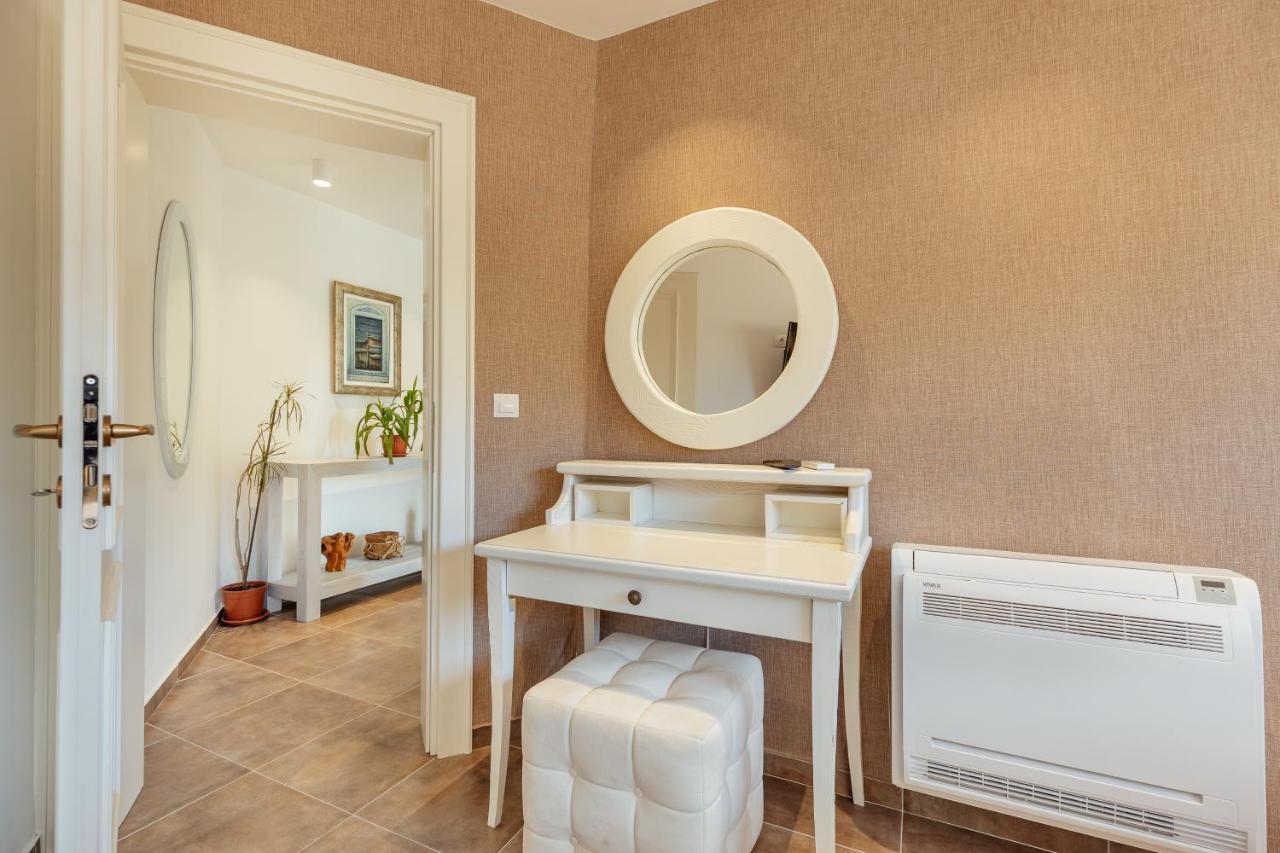 Stylish Mini-House With Garden & Beach Bijela Εξωτερικό φωτογραφία