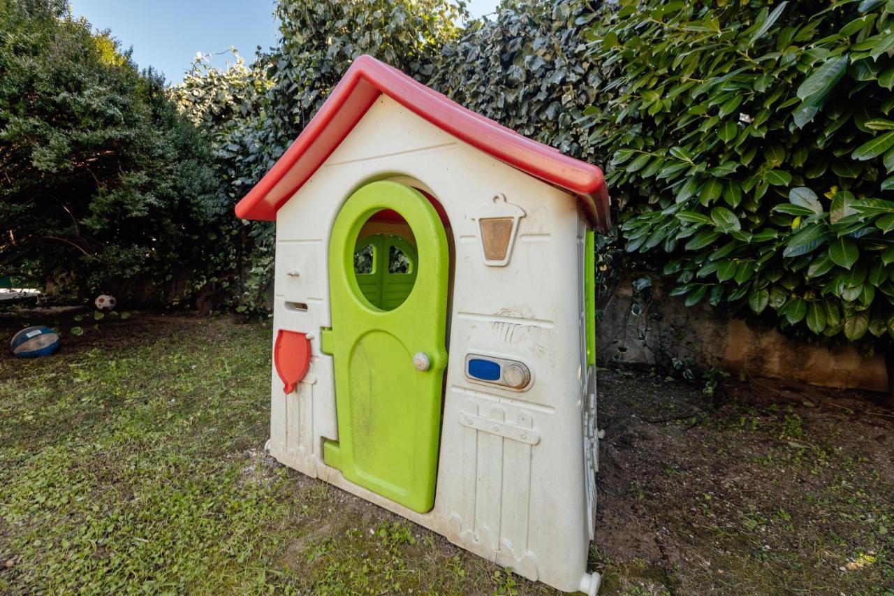 Stylish Mini-House With Garden & Beach Bijela Εξωτερικό φωτογραφία